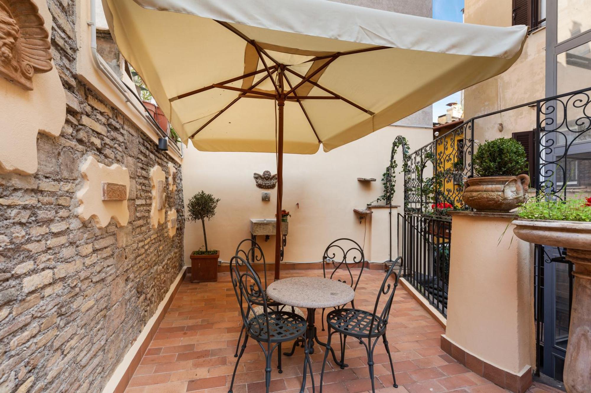 Domus Minelli Navona By Ghor *